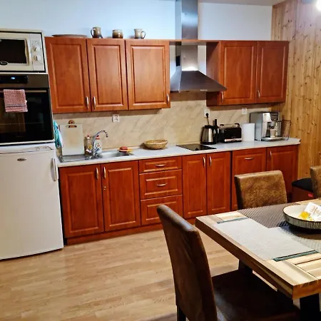 Apartma Raj V Ramzove Апартаменты Остружна