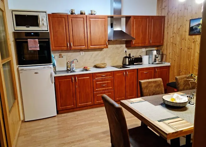 Apartma Raj V Ramzove Апартаменты Остружна